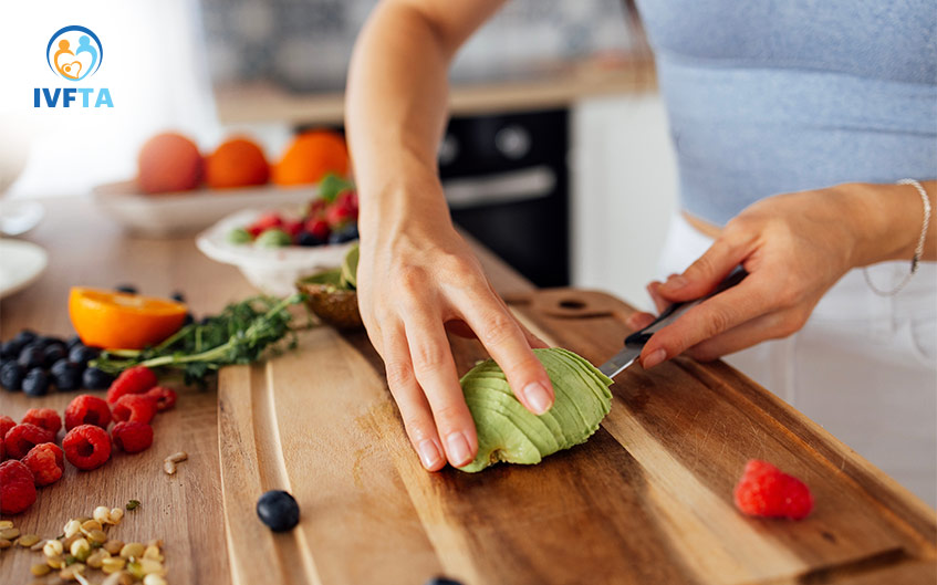 Chế độ ăn cân bằng dinh dưỡng giúp cơ thể khỏe mạnh và tăng tỷ lệ chuyển phôi thành công