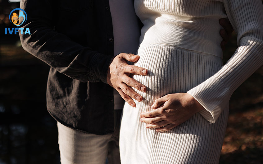 Sử dụng que thử thai hoặc xét nghiệm máu đo nồng độ beta-HCG để kiểm tra liệu bạn đã mang thai sau chuyển phôi chưa