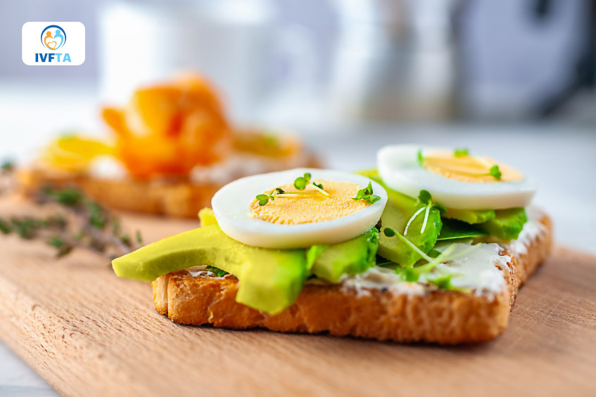 Bơ, trứng gà, các loại rau… là những thực phẩm mà chị em nên ăn để giảm quá kích buồng trứng Bơ, trứng gà, các loại rau… là những thực phẩm mà chị em nên ăn để giảm quá kích buồng trứng