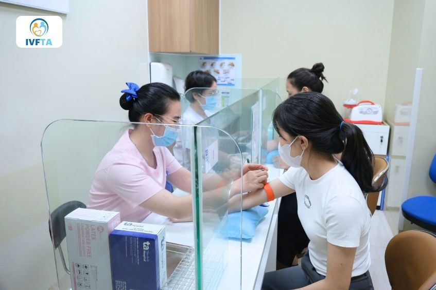 Xét nghiệm máu kiểm tra các bệnh tình dục là một trong các khoản chi phí làm thụ tinh ống nghiệm Xét nghiệm máu kiểm tra các bệnh tình dục là một trong các khoản chi phí làm thụ tinh ống nghiệm