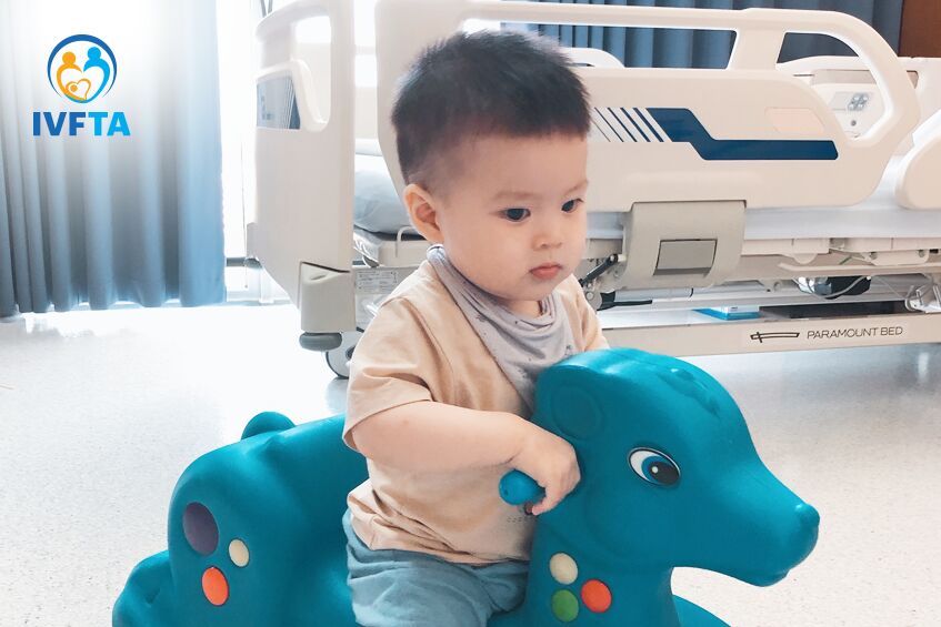 bé bách khỏe mạnh vui vẻ