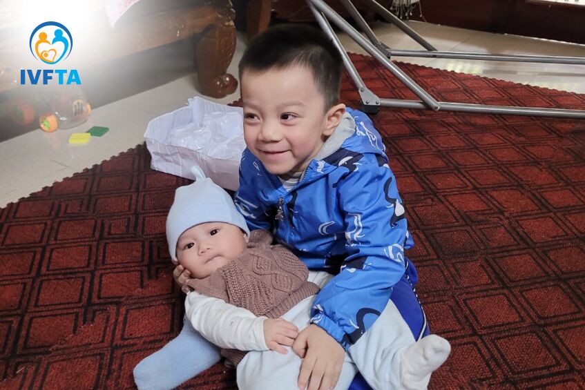 bé bảo an và em trai