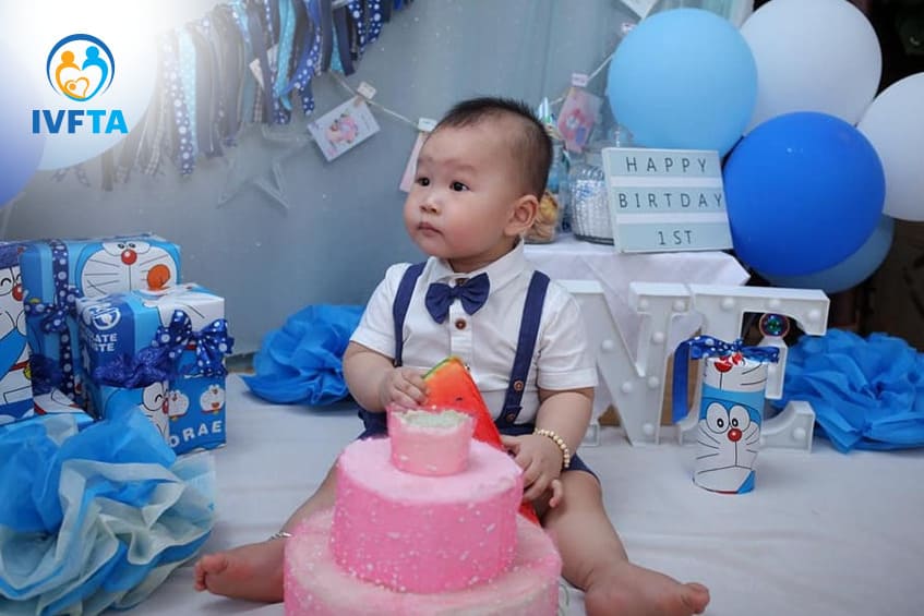 bé cường ăn thôi nôi cùng gia đình bé cường ăn thôi nôi cùng gia đình