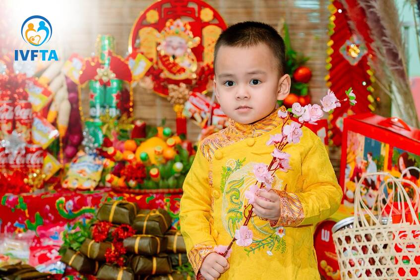 bé đức anh đón tết bên gia đình