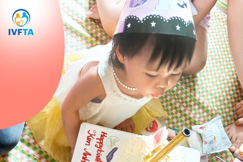 bé kim anh đi học