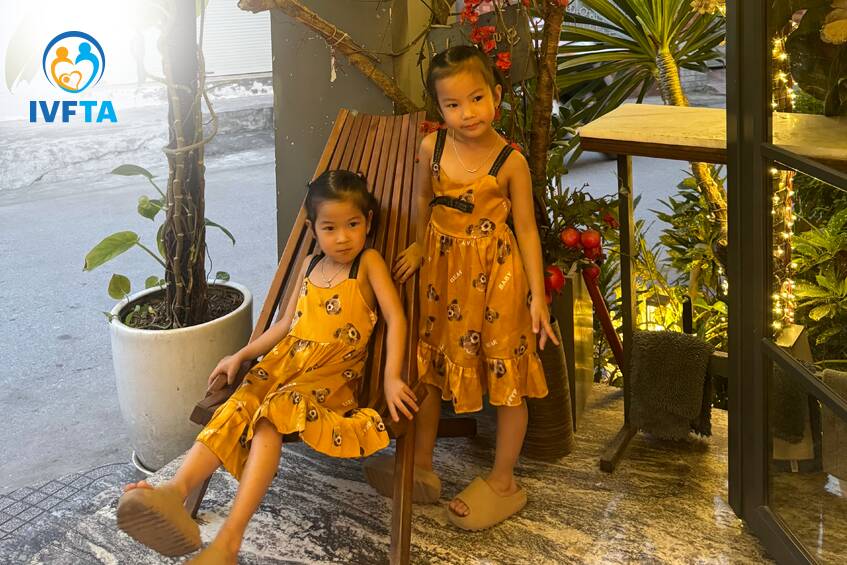 bé thóc và gạo đi chơi cùng gia đình