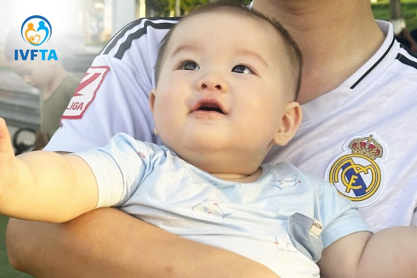 hải đăng trong vòng tay ấm áp của cha