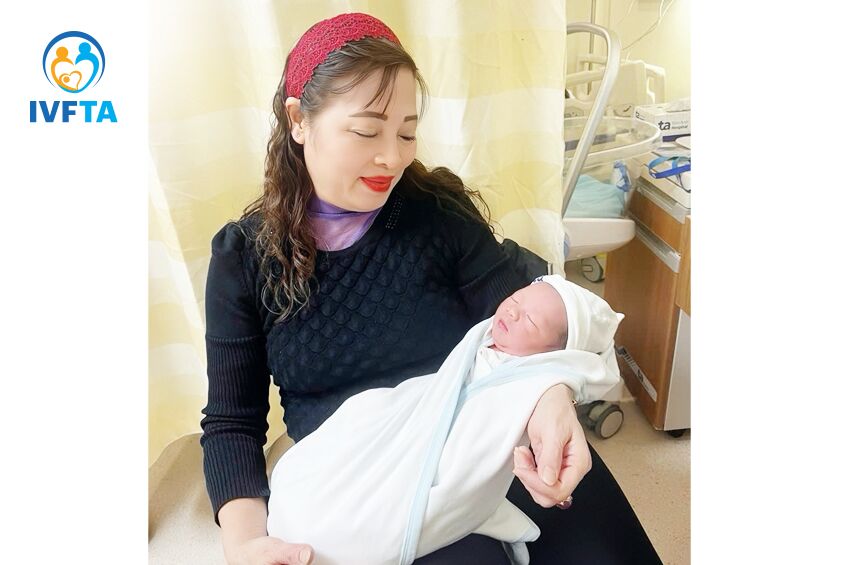 mẹ linh hạnh phúc bên bé dừa mẹ linh hạnh phúc bên bé dừa