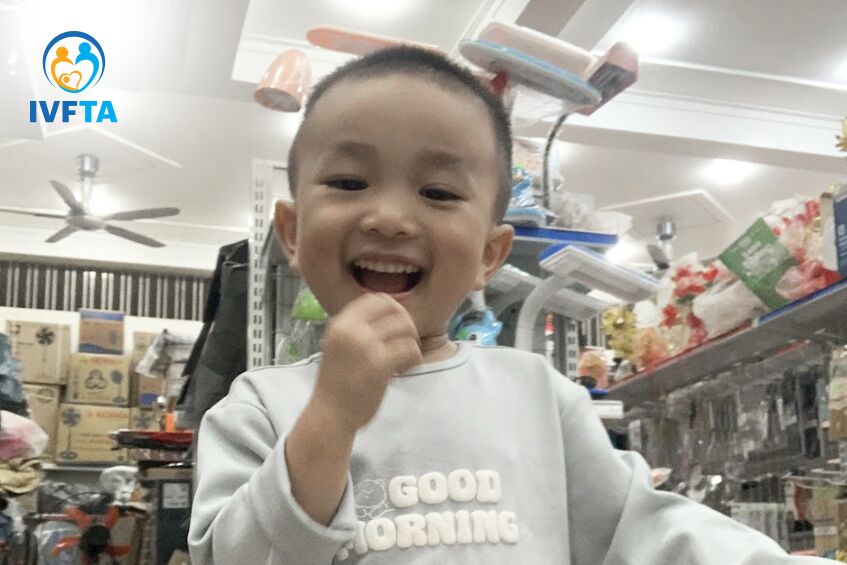 nụ cười hạnh phúc của bé