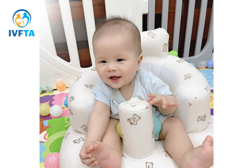 nụ cười hồn nhiên của thiên thần nhỏ