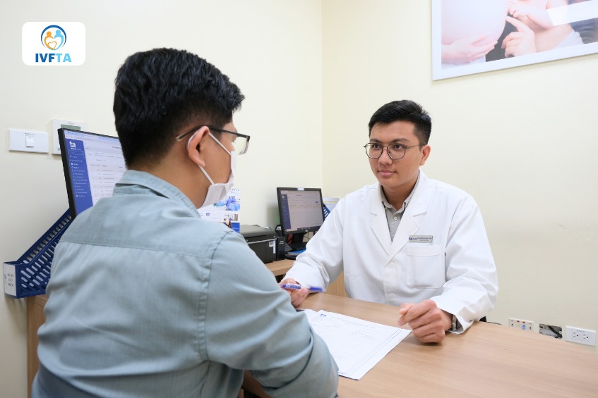 Nam giới nên chủ động thăm khám ngay khi nhận thấy bất kỳ dấu hiệu bất thường nào tại tinh hoàn