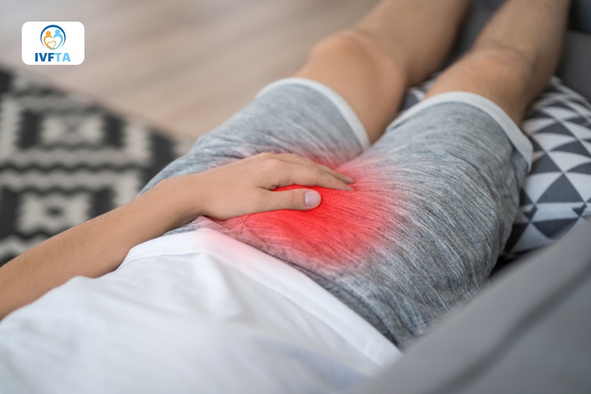 Viêm tinh hoàn là biến chứng hay gặp ở nam giới sau mắc quai bị gây sưng to kèm sốt cao, ớn lạnh