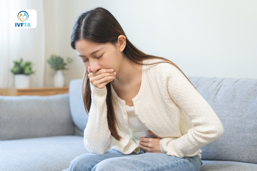 Buồn nôn là dấu hiệu có thể gặp sau 6 ngày chuyển phôi nhưng chưa thể biết được chị em đã mang thai hay chưa
