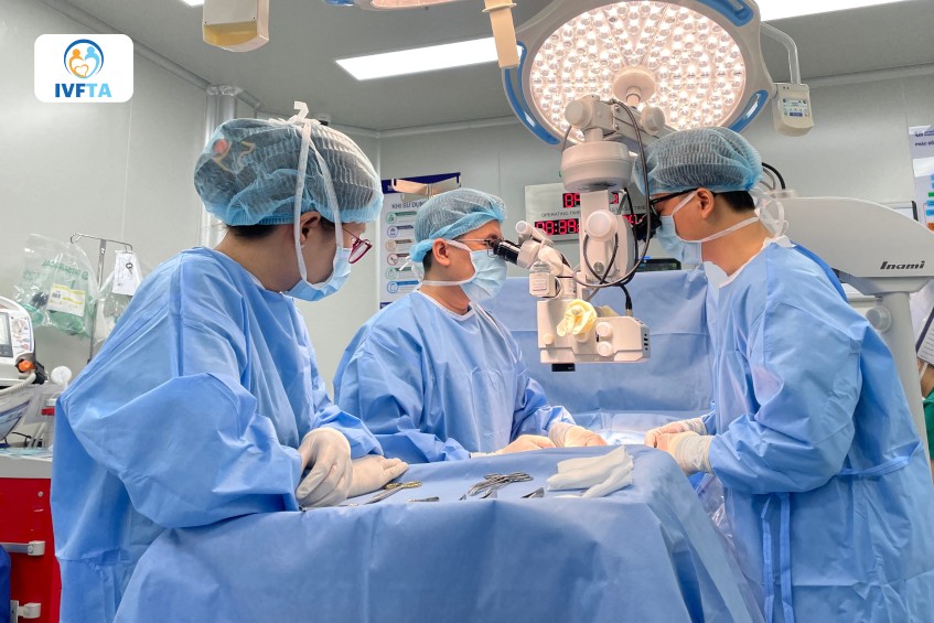 Ekip bác sĩ Nam khoa - Hiếm muộn thực hiện thắt giãn tĩnh mạch thừng tinh