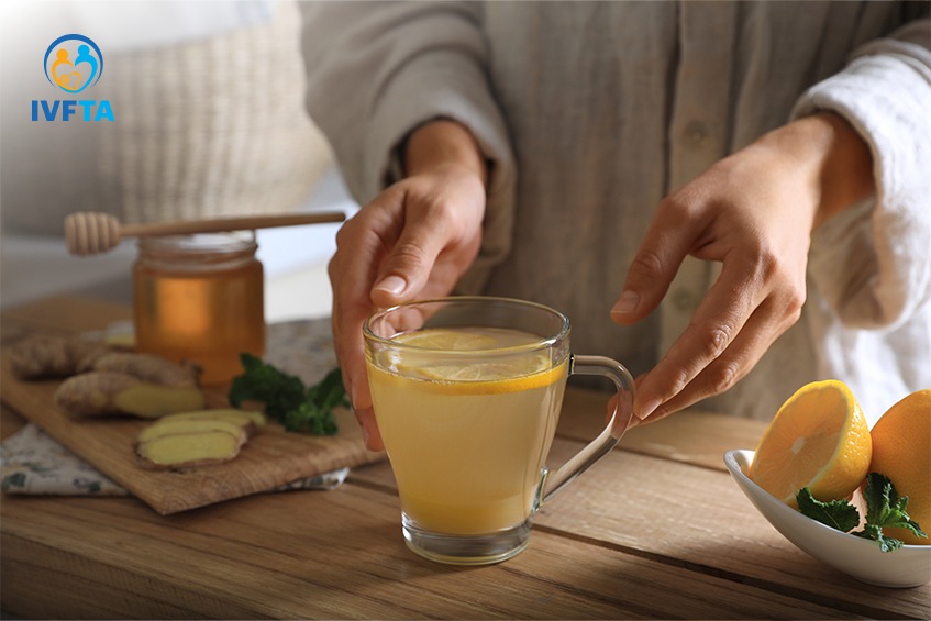 Trà gừng giúp kích thích tiêu hóa, giảm đầy hơi và xì hơi sau chuyển phôi