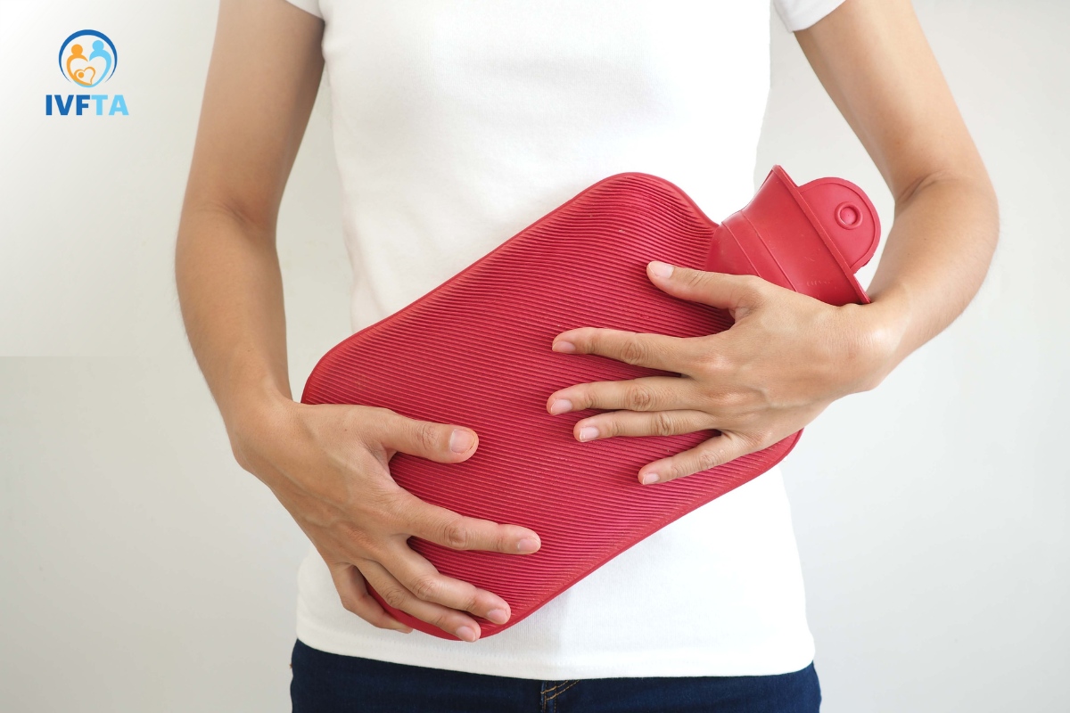 chườm ấm cải thiện đau bụng kinh