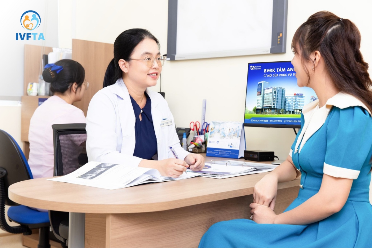 ths.bs giang huỳnh như đang tư vấn cho bệnh nhân