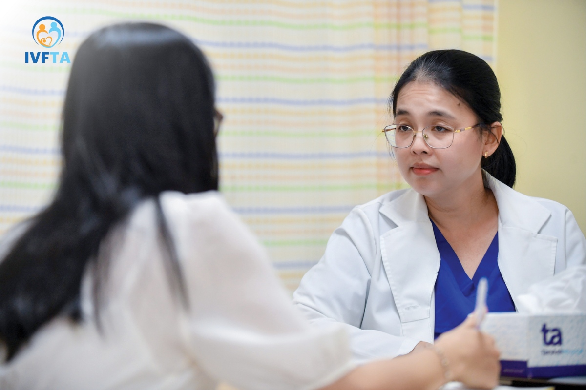 bác sĩ khám và tư vấn cho bệnh nhân bác sĩ khám và tư vấn cho bệnh nhân